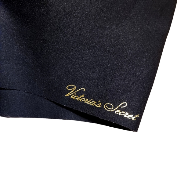 Victoria's Secret Black Stretchy Lounge Bra with Removable Pads. Size L/XL - Picture 2 of 4